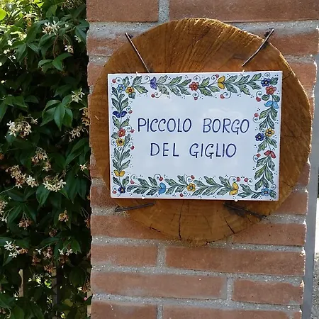 Piccolo Borgo Del Giglio Frühstückspension